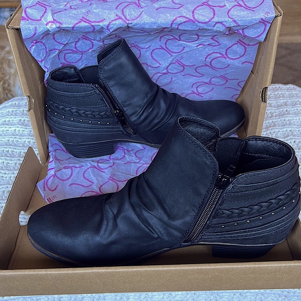 WOMEN'S SUGAR BLACK SUEDE TALI BOOTIES SIZE 9.5